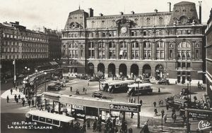 Anciens transports devant la gare St Lazare 1930