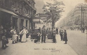 Ambiance à la station de métro St Maur 1900