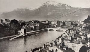 Grenoble, les Quais, le téléphérique, et le Moucherotte 1950