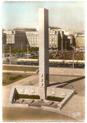 Monument et transports du centre ville 1965
