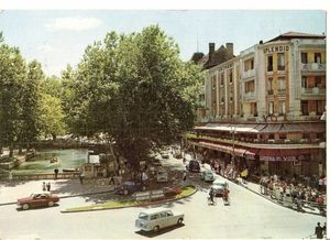 Ambiance du centre ville d'Annecy 1955
