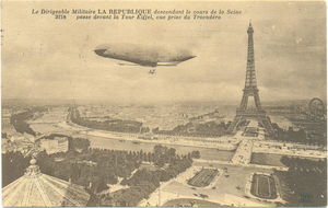 Le Dirigeable Militaire LA REPUBLIQUE au dessus de la Seine et la Tour Eiffe 1909