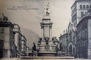 Grenoble, Fontaine des Trois Ordres et la Cathédrale 1900