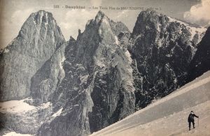 Les Trois Pics de Belledonne (2987 m). 1900