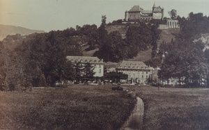 Uriage les Bains, vue prise de la pelouse 1900