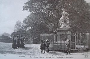 Ancienne statue La Marne par Coysevox, Cours Dajot 1900