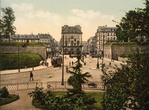 Place des Portes, ouvrant sur la rue de Siam et la Grand-rue 1900
