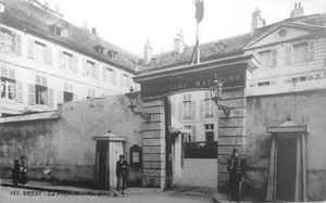L’Hôtel Saint-Pierre abritant la Préfecture maritime, rue de Siam 1900