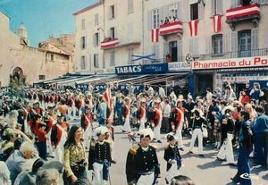Défilé sur le port de St Tropez 1975