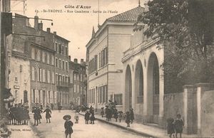 St Tropez, rue Gambetta, sortie de l'école 1895