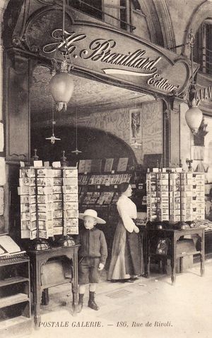 Rue de Rivoli, boutique de cartes postales 1920