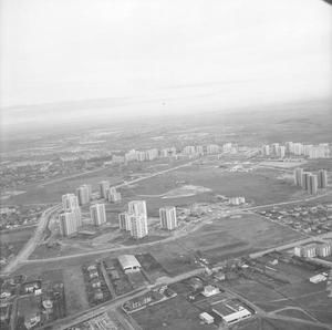 Vue aérienne des minguettes et de Vénissieux 1970