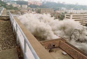 Démolition de l'usine Rhodia de Vaise 1986